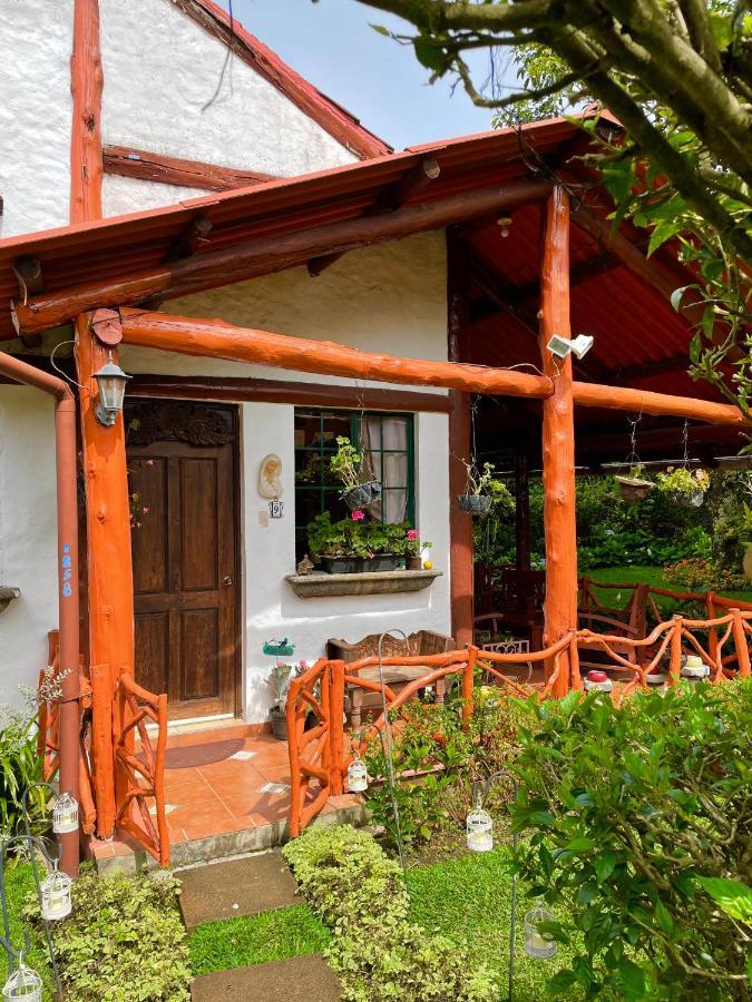 Casa Heidi, Apanecaヴィラ エクステリア 写真